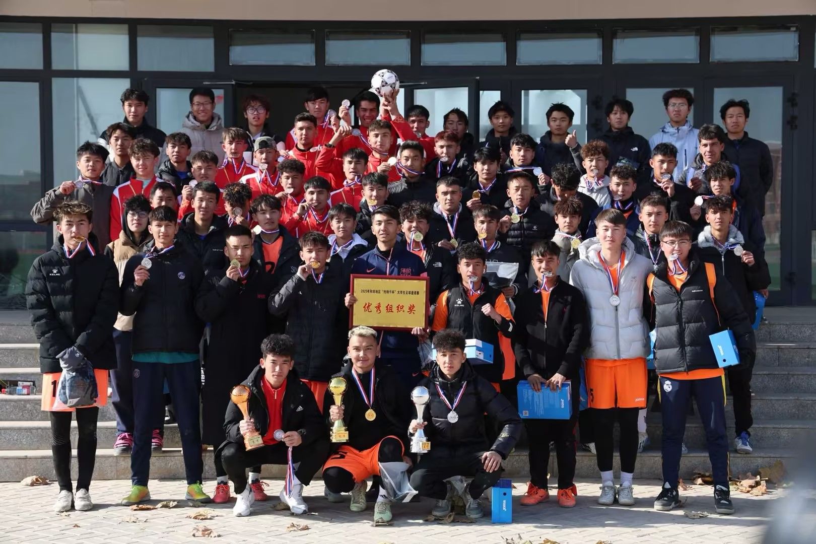 以球会友促交流共谱友谊新篇章  ——新疆工业学院...