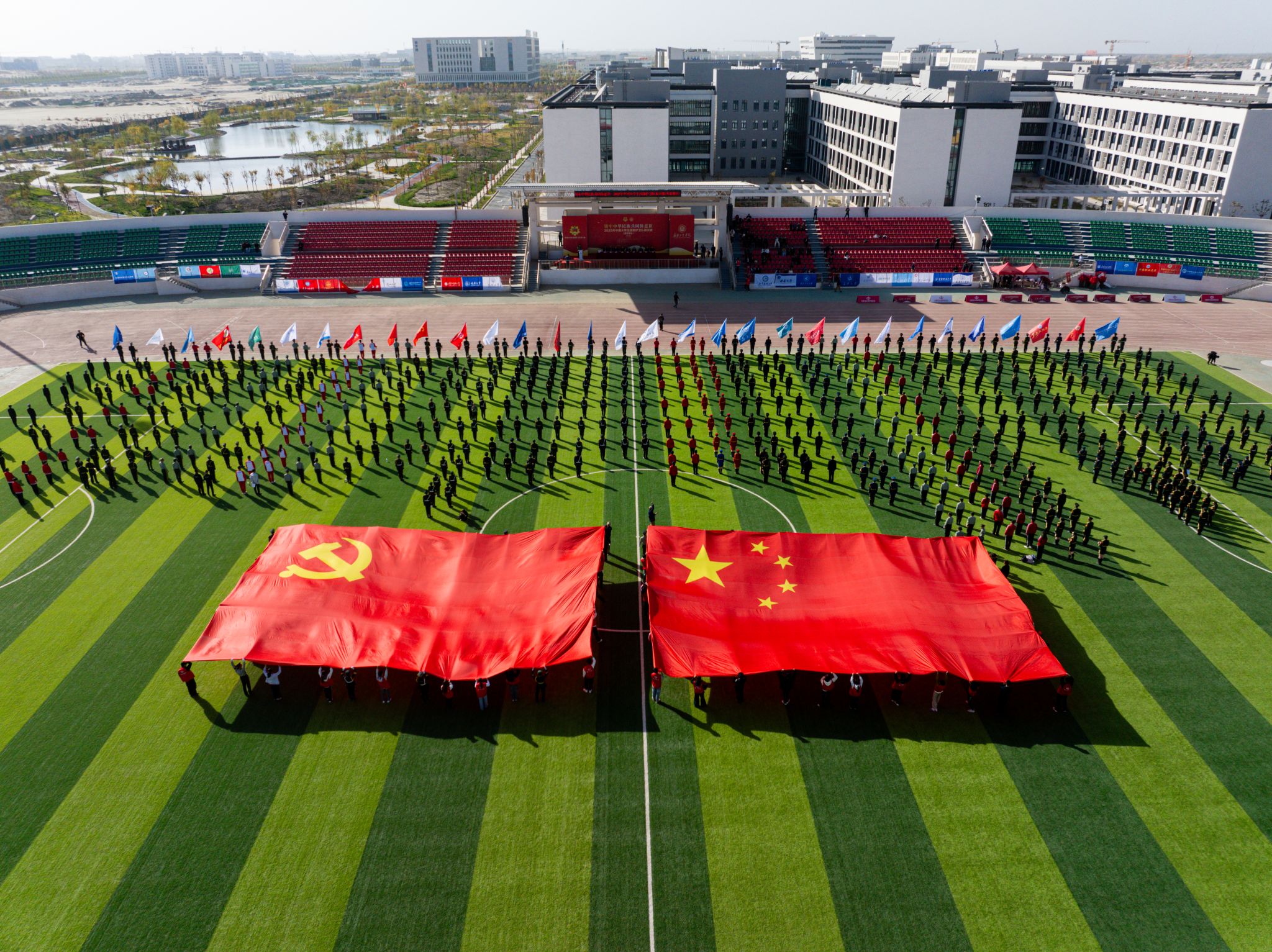 新疆工业学院承办 2025 年中国大学生国旗护卫队展...